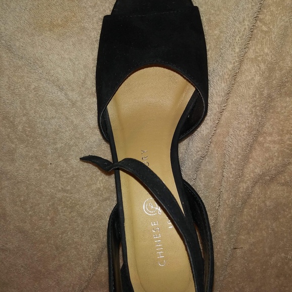 Heels - Picture 2 of 3